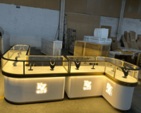 Présentoirs à bijoux incurvés avec éclairage LED, vitrine en verre trempé, comptoir personnalisé avec logo pour bijouterie, boutique, magasin de détail