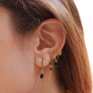CANNER Vente en gros Bijoux minimalistes en pierre noire, Plaqué or 18K, Argent S925, Zircon noir, Ensemble de boucles d'oreilles clous et créoles - Product Image 6