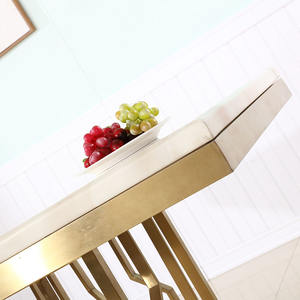 Table à manger élégante en or Mobilier de salon contemporain pour hôtels et villas Vente en gros - Product Image 4