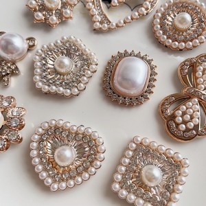 Breloques en résine DIY rétro, en forme de cœur, géométriques et carrées, ornées de perles, pour accessoires, coiffes, pinces à cheveux, coques de téléphone et boucles de chaussures - Product Image 2