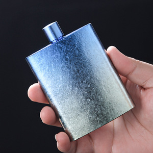 Gourde à whisky en titane pur, corps plat épaissi, légère et portable, design coloré pour le camping et la randonnée en extérieur - Product Image 4