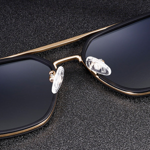 Venta al por mayor de gafas de sol cuadradas de metal con logotipo personalizado para mujeres y hombres S15102 gafas de sol negras de gran tamaño gafas de sol - Product Image 3
