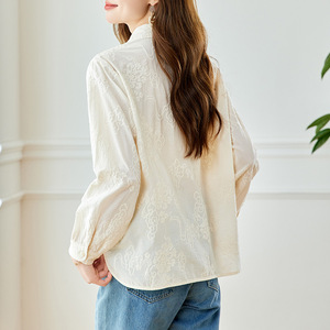 <span class=keywords><strong>Camicia</strong></span> Ricamata <span class=keywords><strong>Beige</strong></span> da <span class=keywords><strong>Donna</strong></span> a Maniche Lunghe, Collezione Primavera-Autunno 2026, Top Col Claudine con Fibbia Colorata, in Puro Cotone - Product Image 4