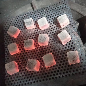Une expérience de narguilé délicieuse, enrichie par des briquettes en cube qui rehaussent le goût de vos chichas - Product Image 1