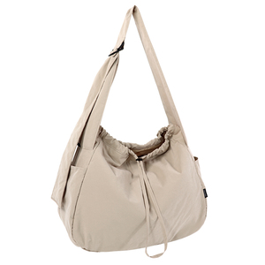 Sac à bandoulière léger et imperméable en polyester recyclé pour femme, avec fermeture éclair et motif lettre, idéal pour toutes les saisons - Product Image 2