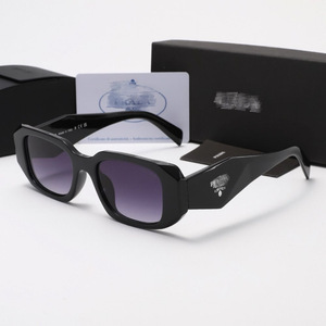 <span class=keywords><strong>Occhiali</strong></span> <span class=keywords><strong>da</strong></span> <span class=keywords><strong>Sole</strong></span> di Lusso Neri Quadrati con Logo Personalizzato, Design alla Moda, Montatura Piccola, <span class=keywords><strong>Occhiali</strong></span> <span class=keywords><strong>da</strong></span> <span class=keywords><strong>Sole</strong></span> di Marca per <span class=keywords><strong>Uomo</strong></span> e Donna - Product Image 3
