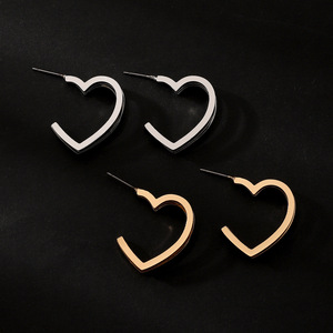Boucles d'oreilles clous géométriques et en forme de <span class=keywords><strong>c</strong></span>œur en alliage de zinc plaqué or - Double anneau en <span class=keywords><strong>C</strong></span> et design torsadé - Cadeau tendance pour femme - Product Image 6