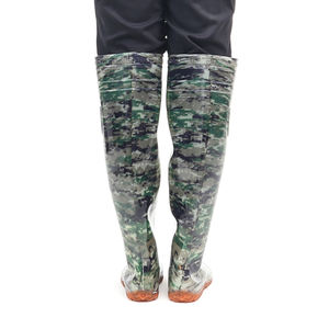 أحذية مموهة رقمية من بولي كلوريد الفينيل باللون الأخضر رخيصة بسعر الجملة من المصنع أحذية زراعية مضادة للانزلاق أحذية خوض مقاومة للاهتراء - Product Image 3