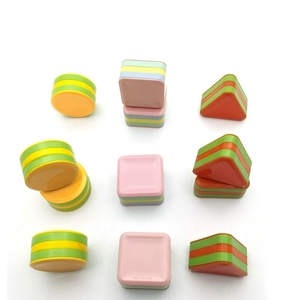 Vente en gros de boîtes à secousses en plastique à formes géométriques, à rayures, carrées, rondes, triangulaires, jouet de percussion, instrument Orff - Product Image 1