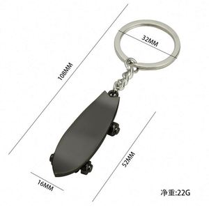 Porte-clés en alliage design skateboard - Anneau porte-clés en métal avec roues rotatives, cadeau tendance du Nouvel An pour hommes, femmes et adolescents - Product Image 3