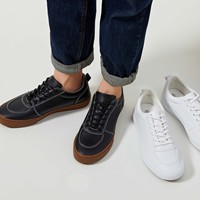 Vente en gros de chaussures personnalisées LOGO Baskets décontractées de marche blanches en cuir artificiel Chaussures en toile blanche pour hommes Nouveau style unisexe