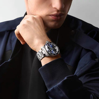 Montre de luxe pour homme avec boîtier en alliage, bracelet en acier inoxydable de 44 mm, étanche, mouvement à quartz, cadran élégant et aiguilles.