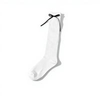 Chaussettes rayées en tricot pour femmes, design nœud en ruban noir et blanc, chaussettes respirantes pour mollets, chaussettes pour femmes