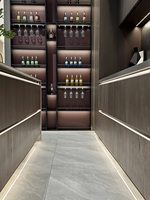 Comptoir d'accueil moderne de luxe avec finition en bois, îlot, terrasse, bar, armoire haute, cave à vin, armoire électrique