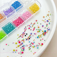 12 Grilles de Perles Mini Caviar Colorées pour Décorations d'Ongles 3D, Micro-Perles en Résine Mélangées, Accessoires de Manucure DIY