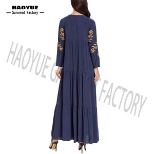 Vêtements islamiques modernes, robe longue plissée marine avec broderie <span class=keywords><strong>de</strong></span> feuilles, abaya plissée avec feuilles - Product Image 5