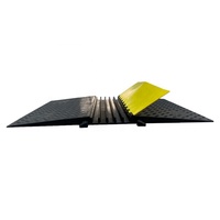Nouvelle vente accessible aux fauteuils roulants en plein air intérieur couvercle de câble en caoutchouc rampe ponts 5 canaux câble rampe protecteur