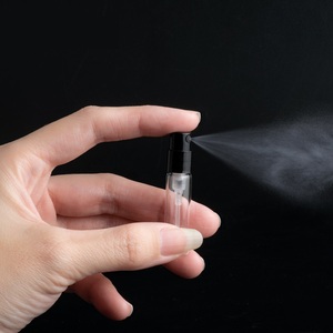 Flaconi <span class=keywords><strong>spray</strong></span> in vetro nero all'ingrosso, piatti, per profumo, con pompetta sigillante per <span class=keywords><strong>spray</strong></span> a penna - Product Image 2