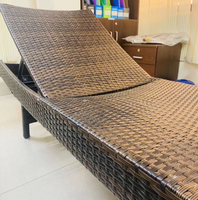Chaise longue de plage moderne en rotin avec cadre en aluminium Chaise longue résistante aux UV pour le patio et la cour de l'hôtel