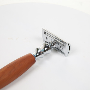 Rasoir manuel à lame en acier inoxydable, manche en bois de noyer, outil de rasage du visage - Product Image 3