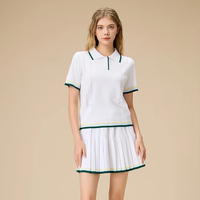 Ensemble de sport 2 pièces Janya respirant à manches courtes avec col polo, jupe mini plissée et blocs de couleur pour le golf et le pickleball