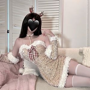 طقم ملابس داخلية مثير من 3 قطع لعيد الميلاد، قميص نوم قصير مخملي بظهر مكشوف ومزين بالترتر، تنورة قصيرة مثيرة - Product Image 4