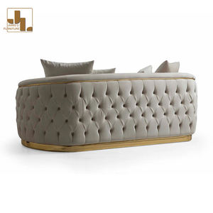 أريكة فاخرة إيطالية الطراز للبيع الساخن للفنادق والفلل، طقم أريكة 3+2+1 مع أزرار مزخرفة، إطار خشبي وقماش مخملي لغرفة المعيشة - Product Image 6