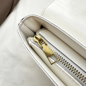 Sac à main décontracté pour femme - Motif bonbon tendance - En cuir artificiel - Fermeture éclair - Conception bandoulière - Durable et portable - Product Image 6