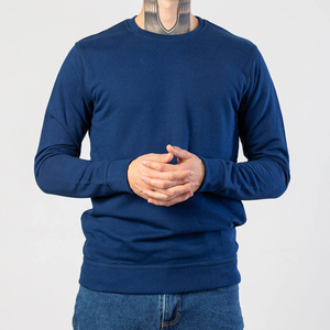 Sudadera personalizada y elegante para hombre con un diseño deportivo y funcional para los días más fríos. Sudaderas transpirables para hombre. - Product Image 4