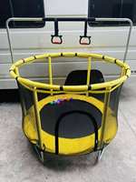 Trampoline d'intérieur pour enfants en gros avec filet de sécurité, lit de saut pour bébé, mini trampoline domestique, jouet pour enfants en vrac