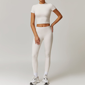 Set Maglietta e Pantaloncini Rosa Baby Non Trasparente da Donna per Corsa, Senza Imbottiture, Vestibilità <span class=keywords><strong>Slim</strong></span>, Alta Qualità, Abbigliamento Sportivo per Palestra e Fitness - Product Image 3