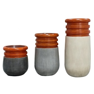 <span class=keywords><strong>Vasi</strong></span> da fiori rotondi alti in vetroresina FRP da giardino <span class=keywords><strong>con</strong></span> <span class=keywords><strong>legno</strong></span> e grigio - Product Image 3