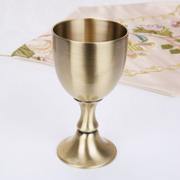 Verre à vin vintage Maini, pièce unique de couleur bronze bleuâtre avec un support suspendu, un verre classique antique en métal à pied haut