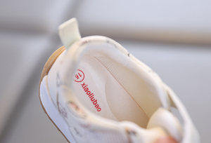 Zapatillas de bebé con estampado de dibujos animados, zapatos informales con suela de goma suave y andadores para niños pequeños, adecuados para el uso diario. - Product Image 6