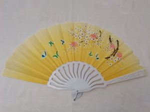 Abanico de Mano Personalizado de Tela Satinada de 23 cm con Mango de Plástico Blanco para Fiestas, Promociones, Año Nuevo o Pascua - Product Image 2