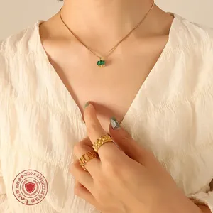 Conjunto de Joyería de Lujo Minimalista con Diseño Exclusivo, Chapado en Oro de Aleación de Cobre Inalterable, con Cierre de Cuatro Puntas, Collar y Pendientes de Esmeralda y Zirconia - Product Image 3