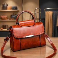 Tas Selempang Wanita Kulit Asli BS INTERNATIONAL, Model Clutch, Ritsleting, Anti Air, Bordir, Kapasitas 2.5L