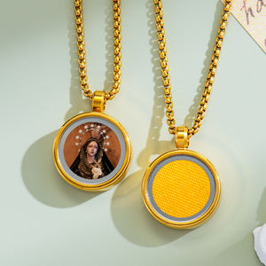 GIVELUCK Colgante Religioso Personalizado para Hombre, <span class=keywords><strong>de</strong></span> la Virgen <span class=keywords><strong>de</strong></span> los Dolores, Chapado en Oro <span class=keywords><strong>de</strong></span> 18K, Acero Inoxidable, con Zirconia Creada en Laboratorio, Docenas - Product Image 1