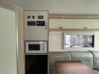 Mini-caravane légère pour 4 personnes, carrosserie en aluminium, frein électrique, cuisine intégrée, suspension à double essieu, pour l'extérieur