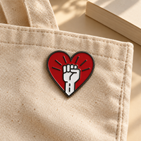 Épinglette en émail personnalisée à motif de coche à carreaux verte, badge de revers en métal pour la reconnaissance des équipes et les cadeaux d'entreprise