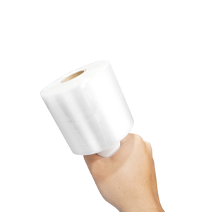 ฟิล์มยืดพลาสติก PE แบบพกพาขนาดเล็กพร้อมหูหิ้ว ม้วนพันพลาสติกแบบมือถือ ความเหนียวสูง สำหรับบรรจุภัณฑ์ - Product Image 1