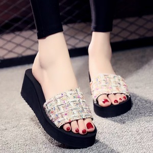 Pantuflas de Plataforma para Mujer, Verano, Nuevas, a la Moda, con Suela Gruesa Antideslizante, Aumento Interno de Altura, para el Hogar, Interiores, Playa, Color Negro y Dorado - Product Image 4