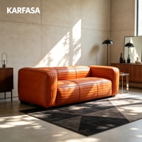 Canapé 3 places en cuir orange brûlé, capitonné, profil bas, style moderne, pour salon, avec pieds en bois