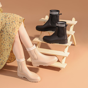 YL7379 Offre Spéciale dames de haute qualité femmes mode PVC bottes de pluie chaussures de grande taille - Product Image 2