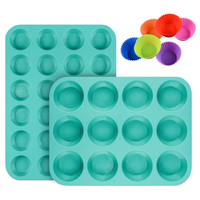 Moule à cupcakes et brownies en silicone SILIKOLOVE Factory Red 12 cavités, antiadhésif, sans BPA, conforme LFGB, pour la cuisson de gâteaux et muffins