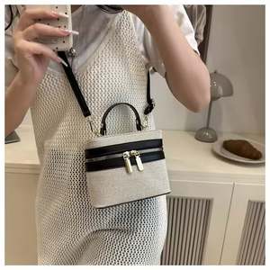 Sacs à main vintage tendance pour femmes grande capacité en cuir véritable disponibles en gros sur mesure - Product Image 5