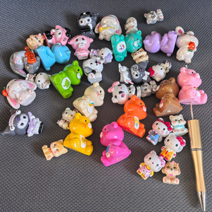 Perline focali 3D a forma <span class=keywords><strong>di</strong></span> animale anime, carine, ponderate, imbottite, con perline, per arti e mestieri, grandi, per la creazione <span class=keywords><strong>di</strong></span> gioielli, topper per penne e braccialetti - Product Image 1