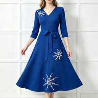 Robe plissée décontractée à col en V et manches 3/4, broderie flocon de neige, perles, taille à nouer, plissé échelle, élégante, pour femme, idéale pour les fêtes