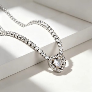 Collier pendentif en acier inoxydable pour femme, chaîne délicate avec breloque zircon en forme de cœur, design halo en cristal, cadeau de bijoux pour la Saint-Valentin - Product Image 1