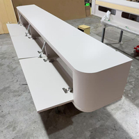 Meuble TV moderne et minimaliste blanc avec design à coins arrondis, console multimédia flottante avec rangement à porte battante